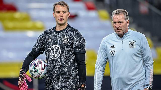 都吸引着球 都吸引着球